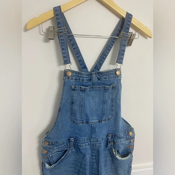 Universal Thread Light Blue Denim Overalls Size 12 / 31R Pockets Button Side EUC - Picture 2 of 9